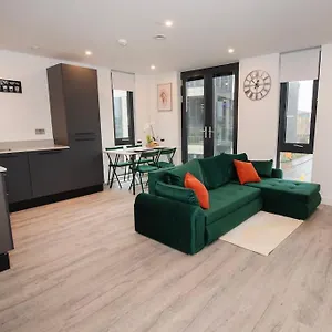  Apartment Deluxe 2 Bed Flat With Gym Sleeps 6 United Kingdom
